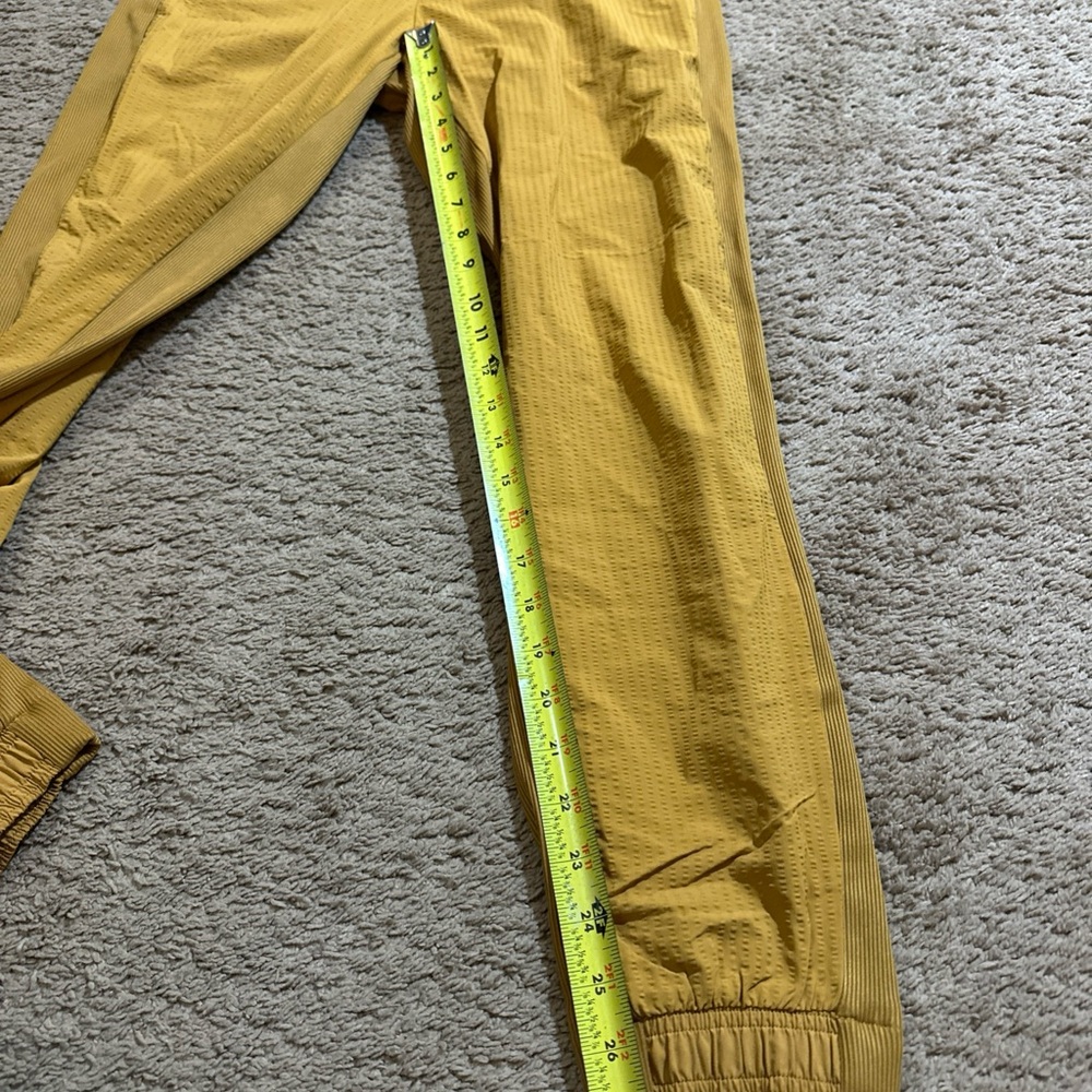 Athleta Textured Brooklyn Jogger Pants Size 6 Womens Tuscan Gold Color Casual - Picture 8 of 9